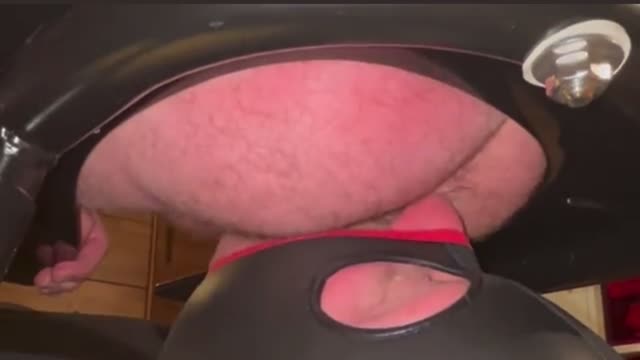 Eating tradie’s sweaty ass under a rim seat 