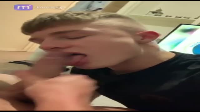 A British chav from Manchester puts his tongue under a dick
