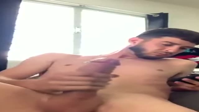 Hung Dude Cums