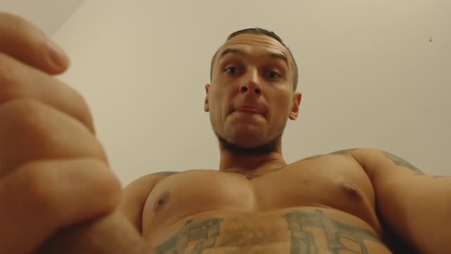 Hung Verbal Muscle Dom Top Cums Twice
