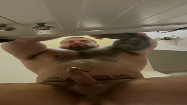 Beefy bull jerkoff - beefymuscle.com