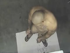 IRAQI SOLDIER SHOWERS